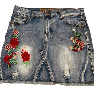 VIP Jean Embroidered Vintage Y2K Raw-Cut Denim Skirt, Size Juniors Large, EUC